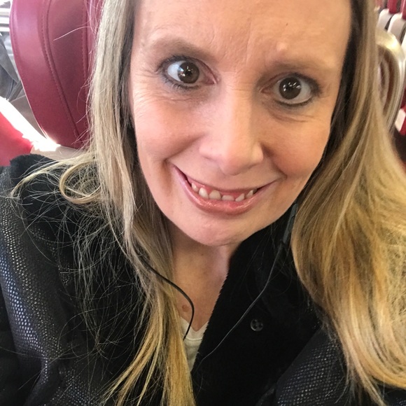 Meet your Posher, Julie - Picture 2 of 4